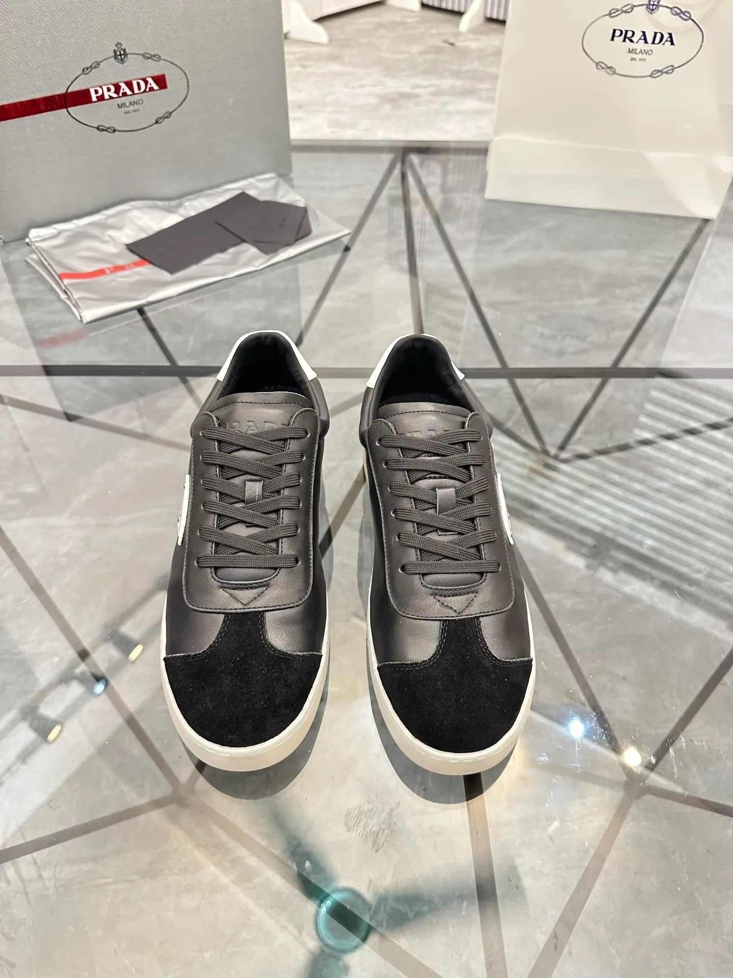 Men's shoes for sale 💰: 💰P540¥ High-end top quality Product trademark: Prada *"Prada*" low-top casual shoes Regular size: 38-45 (can be customized to 46) Product materials: imported first-layer cowhide for the upper, water-dyed cowhide lining, cowhide feet, original outsole. No.: 001